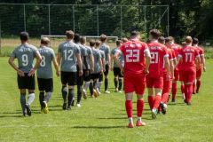 A-von-Lumix-.-Mannschaft-marschiert-auf-den-Platz
